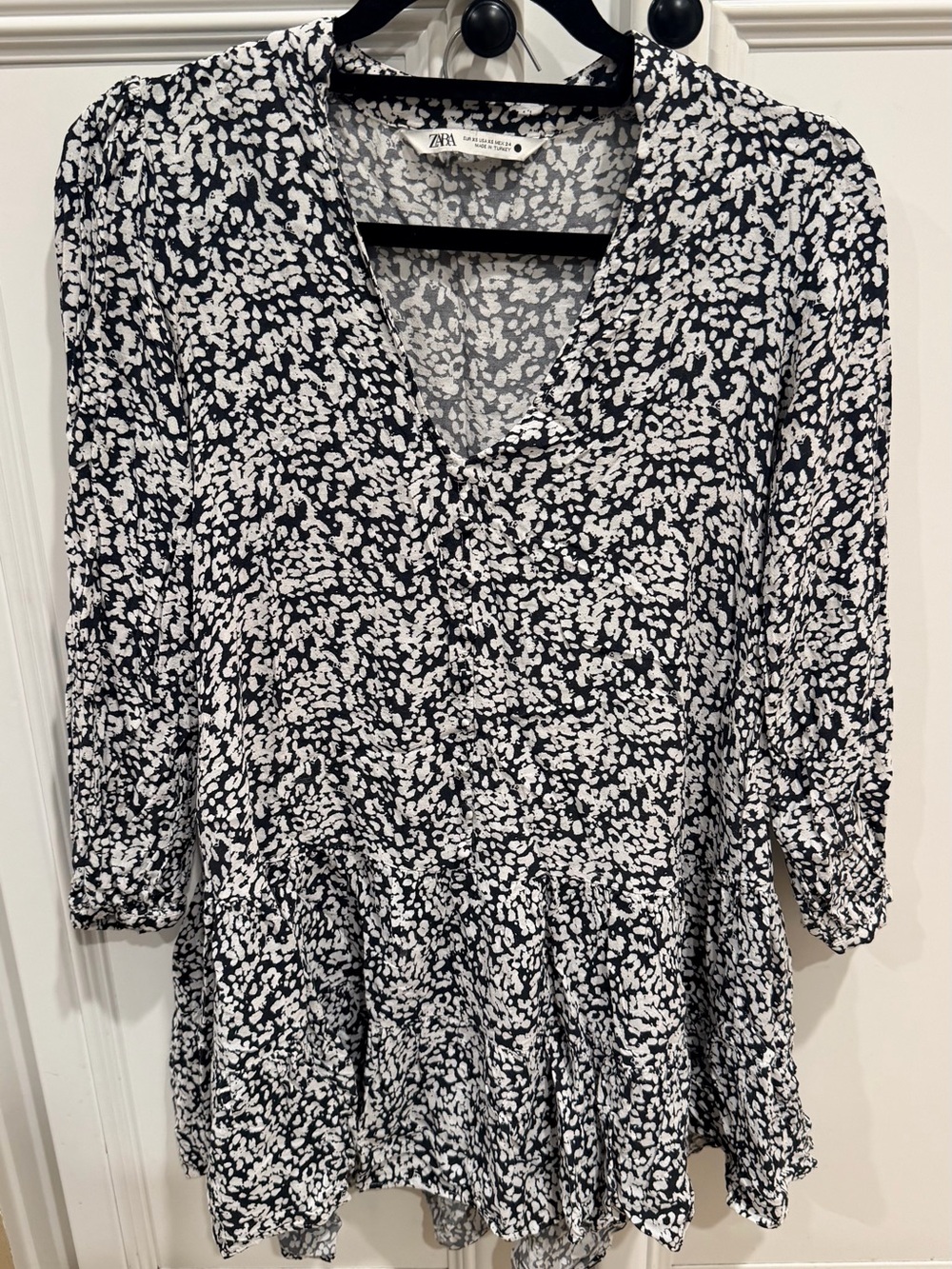 Zara Black and White Abstract Print V-Neck Tunic